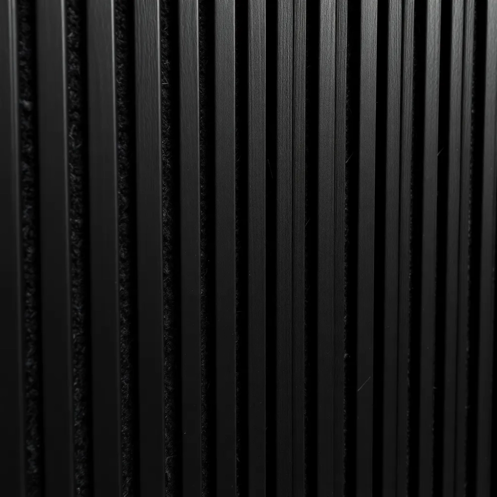 Czarne lamele na filcu