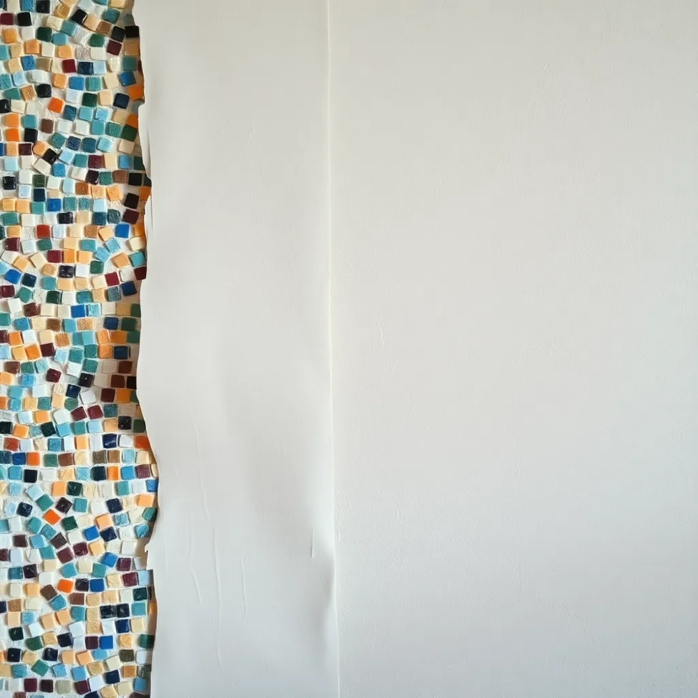 Jak zakryć tynk mozaikowy