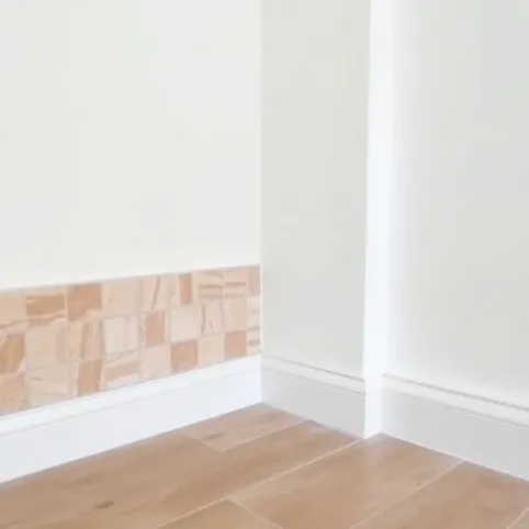 Cokół z płytek czy listwa