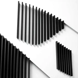 Czarne Lamele na białej płycie