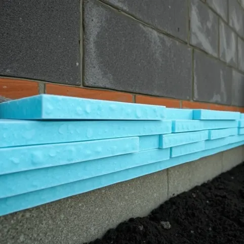 Czy styropian AQUA trzeba tynkować