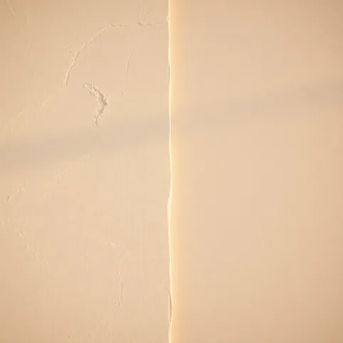 Czy tynk mineralny trzeba malować