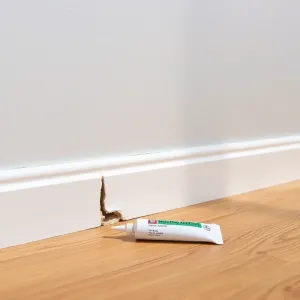 Czym przykleić listwy przypodłogowe