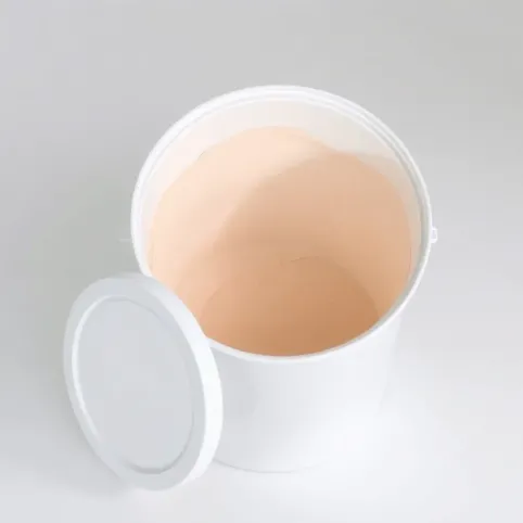 Gotowy tynk zewnętrzny w wiaderku