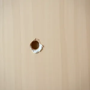 Jak naprawić dziurę w drzwiach MDF