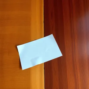 Jak odnowić blat stołu z forniru