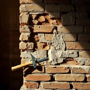 Jak usunąć stary tynk z cegły