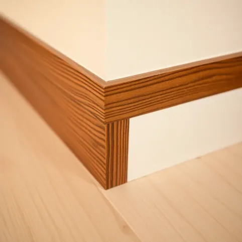 Jak zamontować listwy drewniane