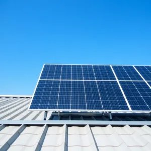 Jaki kąt paneli na dachu płaskim