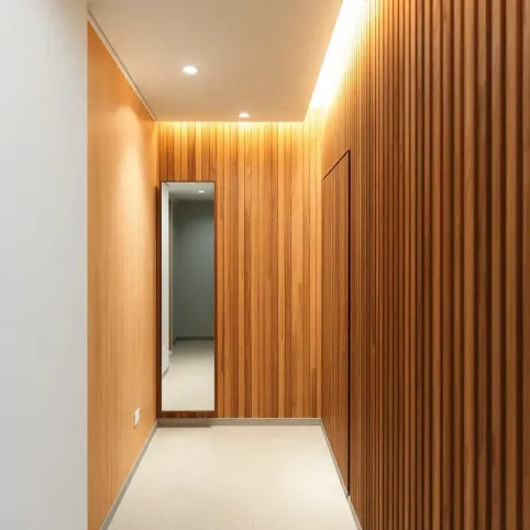 Lamele i lustro w przedpokoju