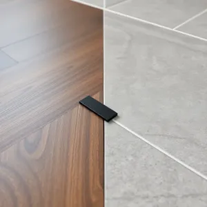 Listwa łącząca panele z płytkami czarna