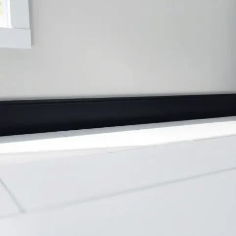 Listwa przypodłogowa do łazienki czarna