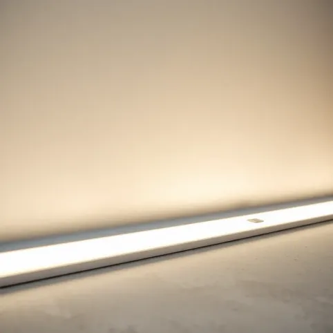 Listwa przypodłogowa LED z czujnikiem ruchu