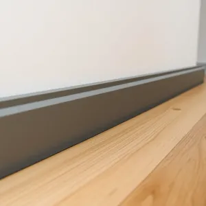 Listwy przypodłogowe do paneli winylowych