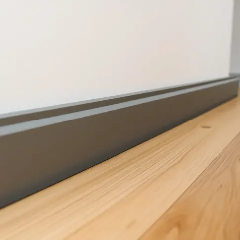 Listwy przypodłogowe do paneli winylowych