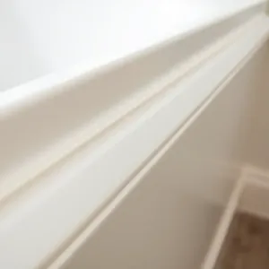 Montaż listwy przy wannie