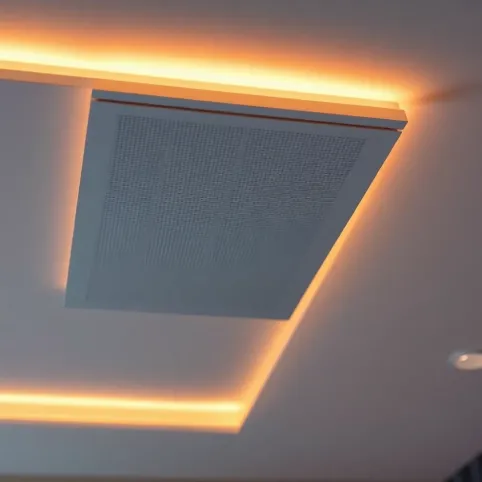 Montaż paneli na podczerwień na suficie