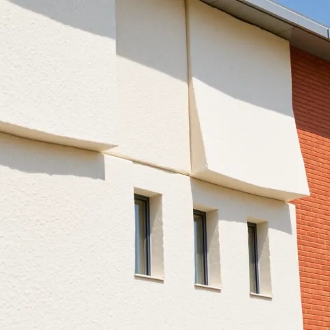 Nierówności na elewacji