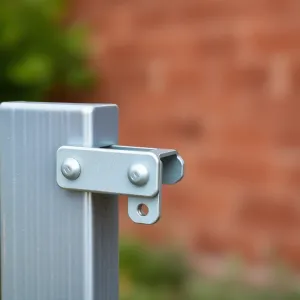 Zapinka do paneli ogrodzeniowych