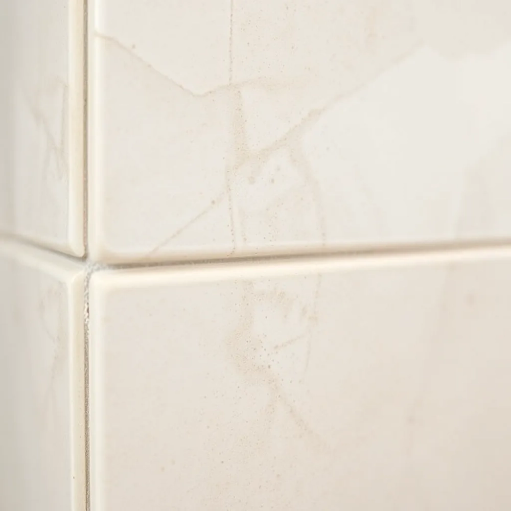 Spoina elastyczną do płytek i paneli