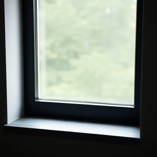 Jaki parapet do antracytowych okien