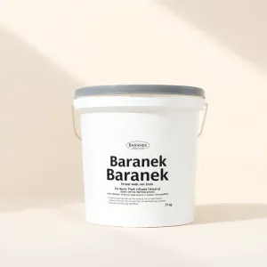 Tynk baranek w wiaderku