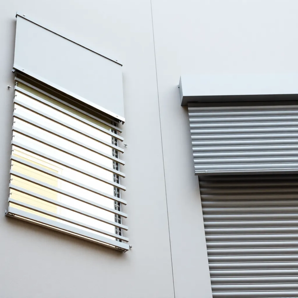 Żaluzje fasadowe a rolety